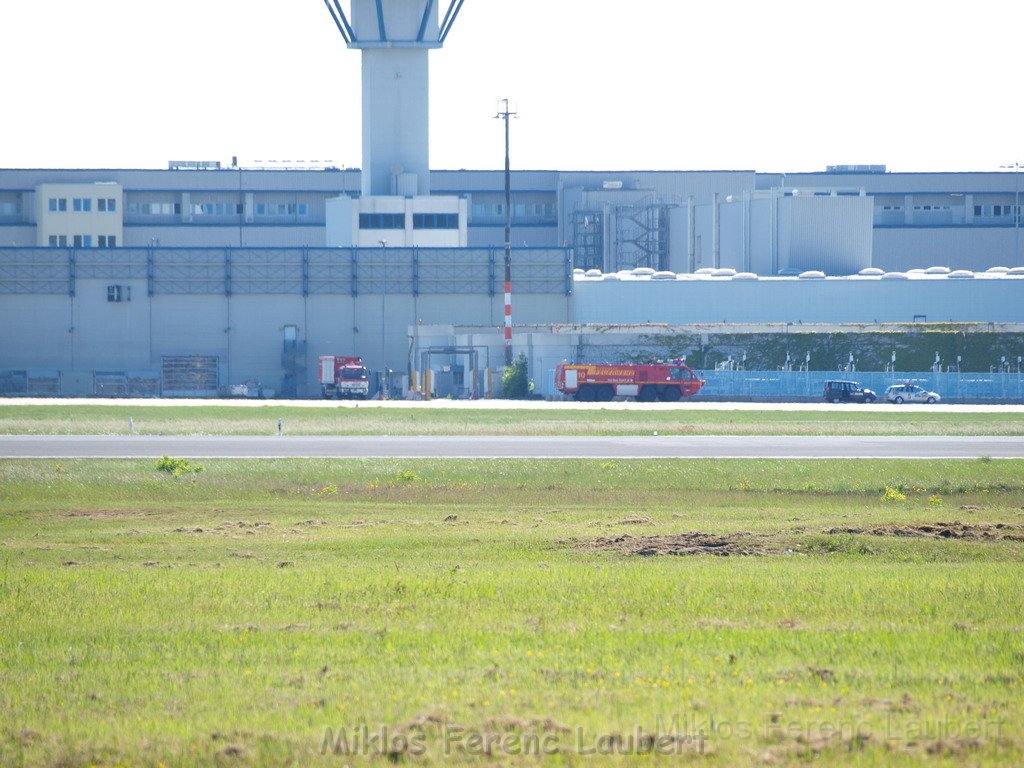 Lufthansa Airbus A 380 zu Besuch Flughafen Koeln Bonn P006.JPG